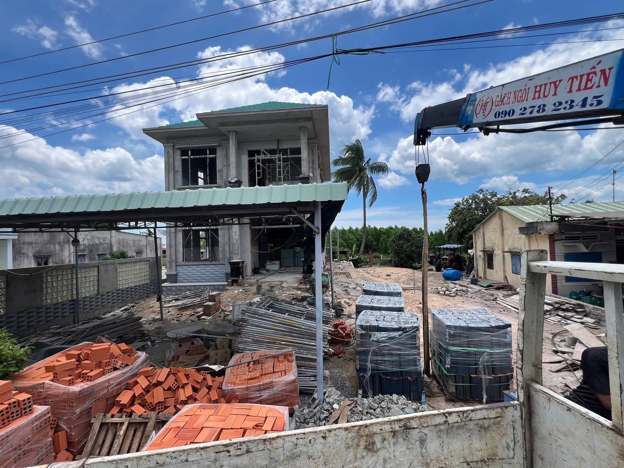 Thi công Mái Ngói Màu Xanh Coban HT09